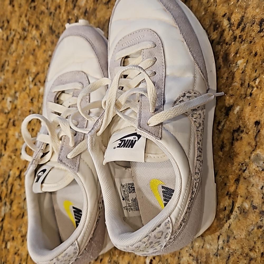 NIKE Womens shoes
